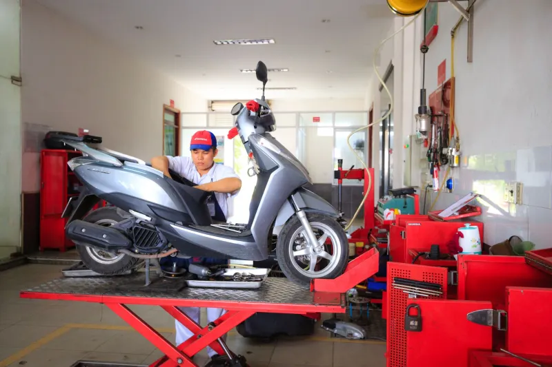 Grease, Grit, and Genius: Saigon's Motorbike Mechanics Are the Engineers Nobody Hired